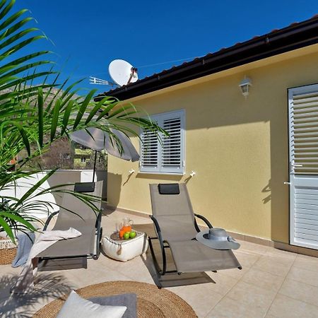 Luxury Villa Lelu With Heated Saltwater Pool, Parking, High Speed Internet, Bbq, Žrnovnica Exterior foto